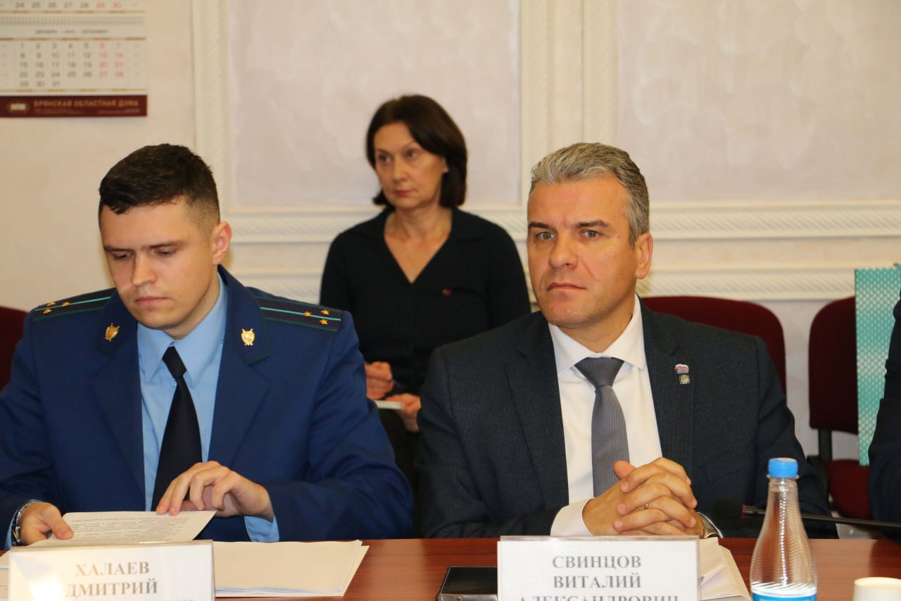 На заседании комитета по делам ветеранов, участников боевых действий и их семей, которое прошло под руководством Евгения Вылцана, обсудили проект областного бюджета на 2026-2028 годы На заседании комитета по делам ветеранов, участников боевых действий и их семей, которое прошло под руководством Евгения Вылцана, обсудили проект областного бюджета на 2026-2028 годы