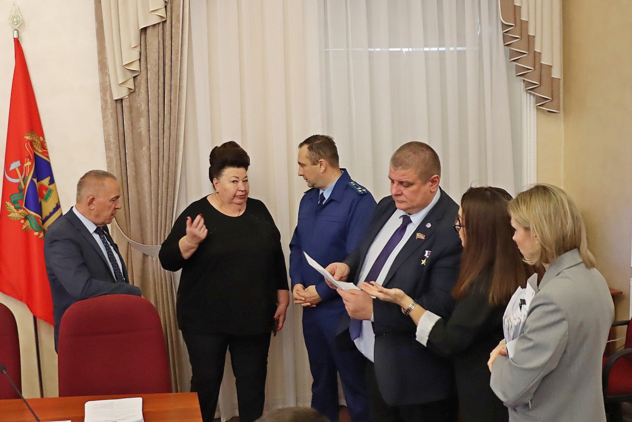 Финансирование молодежной политики, физической культуры и спорта – в центре внимания профильного комитета под председательством Героя РФ Александра Постоялко!