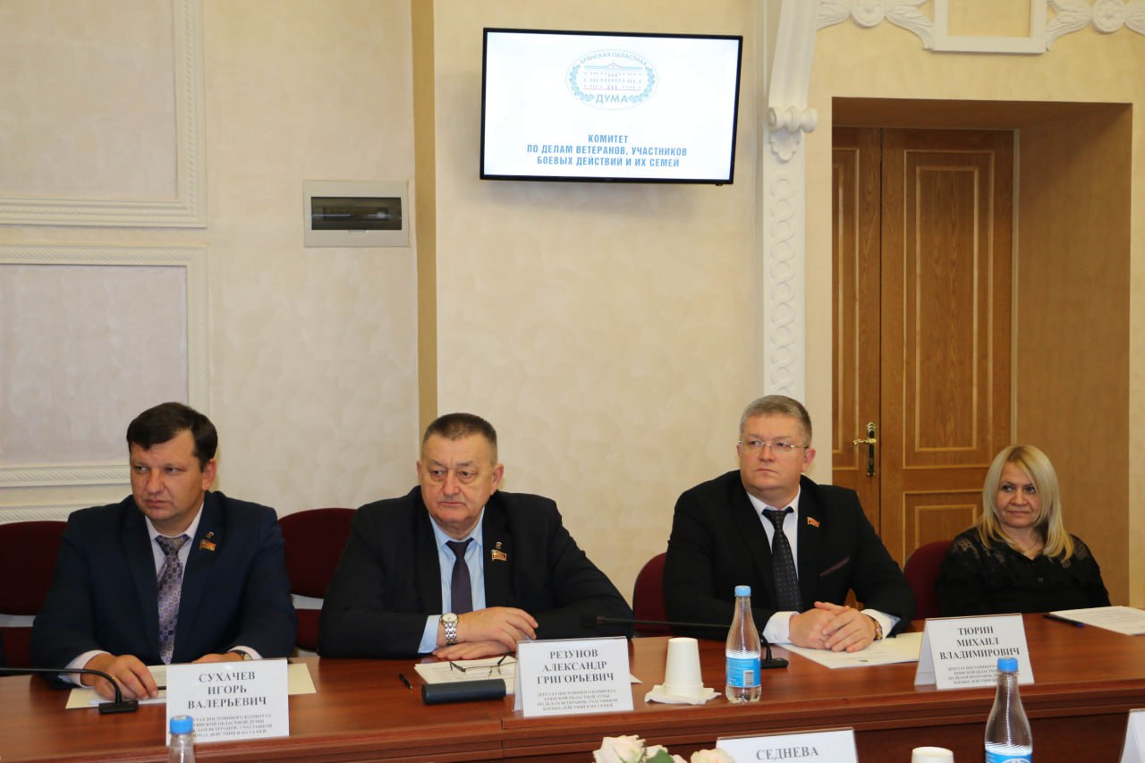 На заседании комитета по делам ветеранов, участников боевых действий и их семей, которое прошло под руководством Евгения Вылцана, обсудили проект областного бюджета на 2026-2028 годы На заседании комитета по делам ветеранов, участников боевых действий и их семей, которое прошло под руководством Евгения Вылцана, обсудили проект областного бюджета на 2026-2028 годы