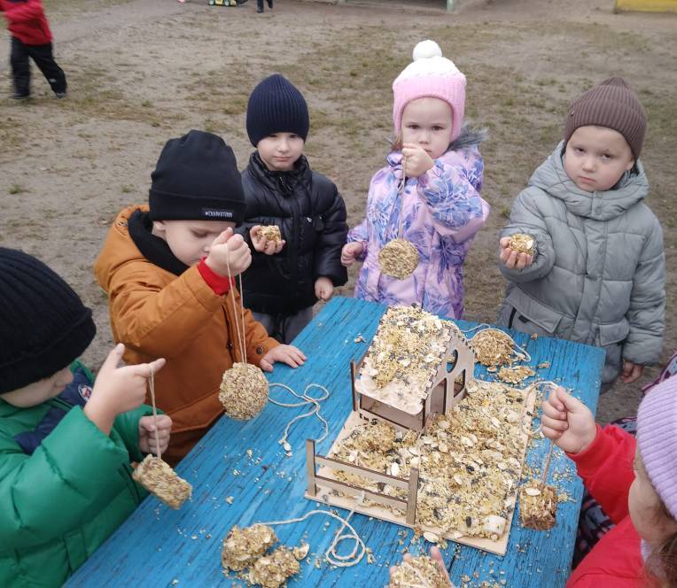 12 ноября в нашей стране отмечается "Синичкин день" – это молодой экологический праздник 12 ноября в нашей стране отмечается "Синичкин день" – это молодой экологический праздник