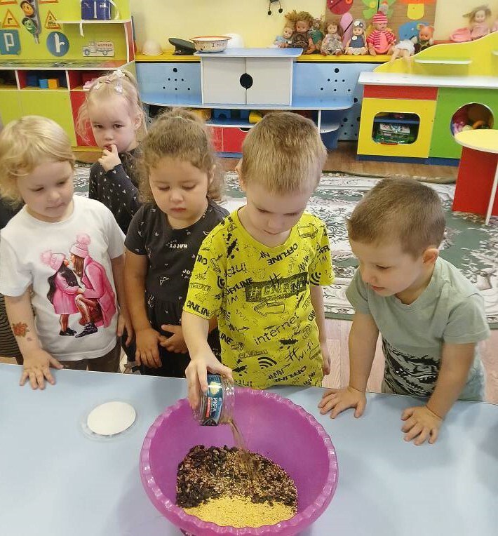 12 ноября в нашей стране отмечается "Синичкин день" – это молодой экологический праздник 12 ноября в нашей стране отмечается "Синичкин день" – это молодой экологический праздник