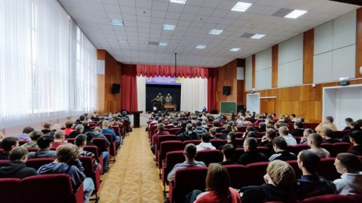 Брянским студентам рассказали о службе в Росгвардии и работе силовых структур