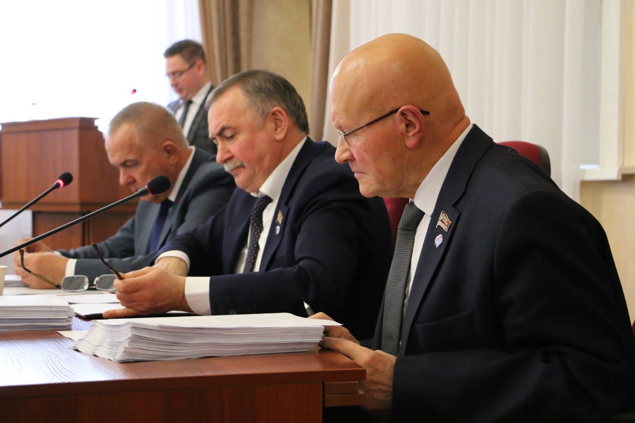 Комитет по законодательству и местному самоуправлению провел очередное заседание, где рассмотрел проект областного бюджета на 2026-2028 годы, профильные программы и прогноз социально-экономического развития региона на этот... Комитет по законодательству и местному самоуправлению провел очередное заседание, где рассмотрел проект областного бюджета на 2026-2028 годы, профильные программы и прогноз социально-экономического развития региона на этот...