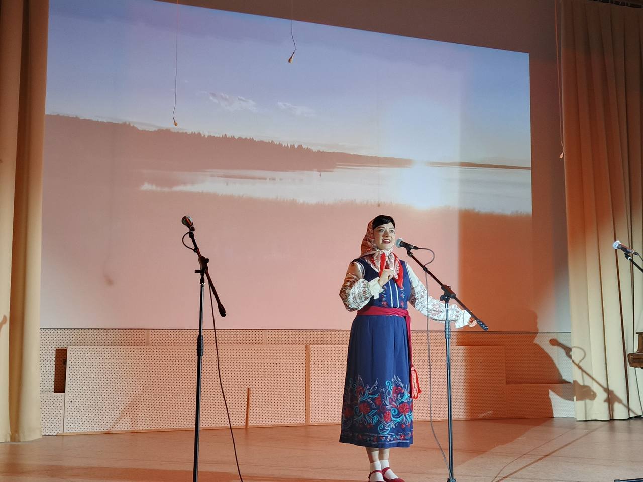 13 ноября в Детской школе №3 им.Г.В.Свиридова состоялся патриотический концерт, собравший школьников общеобразовательных школ Володарского района города Брянска 13 ноября в Детской школе №3 им.Г.В.Свиридова состоялся патриотический концерт, собравший школьников общеобразовательных школ Володарского района города Брянска