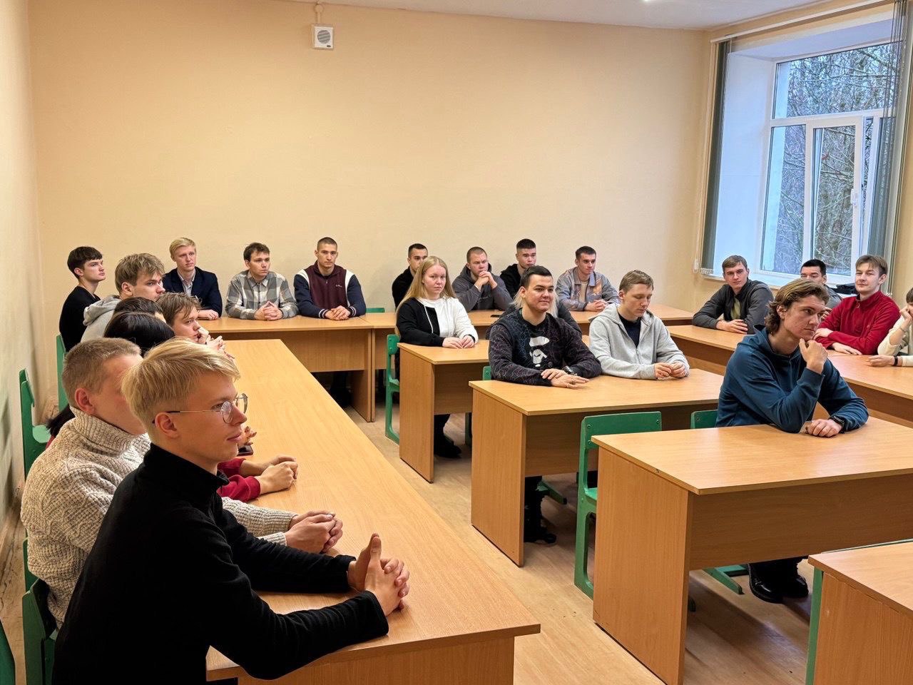 Брянские полицейские провели профориентационную встречу со студентами Брянские полицейские провели профориентационную встречу со студентами