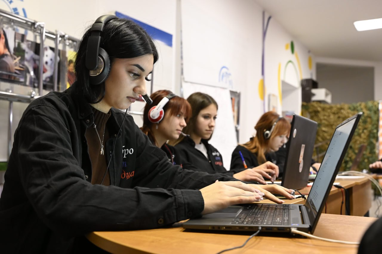 Единый call-центр принимает вопросы на прямую линию Губернатора Единый call-центр принимает вопросы на прямую линию Губернатора