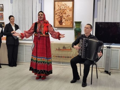 В Брянском городском выставочном зале состоялось открытие выставки студенческих работ специальности "Декоративно-прикладное искусство и народные промыслы" Брянского областного колледжа искусств - "Наследники традиций"