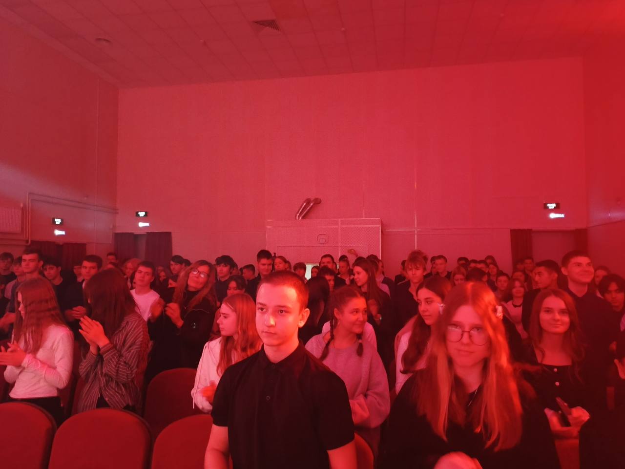 13 ноября в Детской школе №3 им.Г.В.Свиридова состоялся патриотический концерт, собравший школьников общеобразовательных школ Володарского района города Брянска 13 ноября в Детской школе №3 им.Г.В.Свиридова состоялся патриотический концерт, собравший школьников общеобразовательных школ Володарского района города Брянска