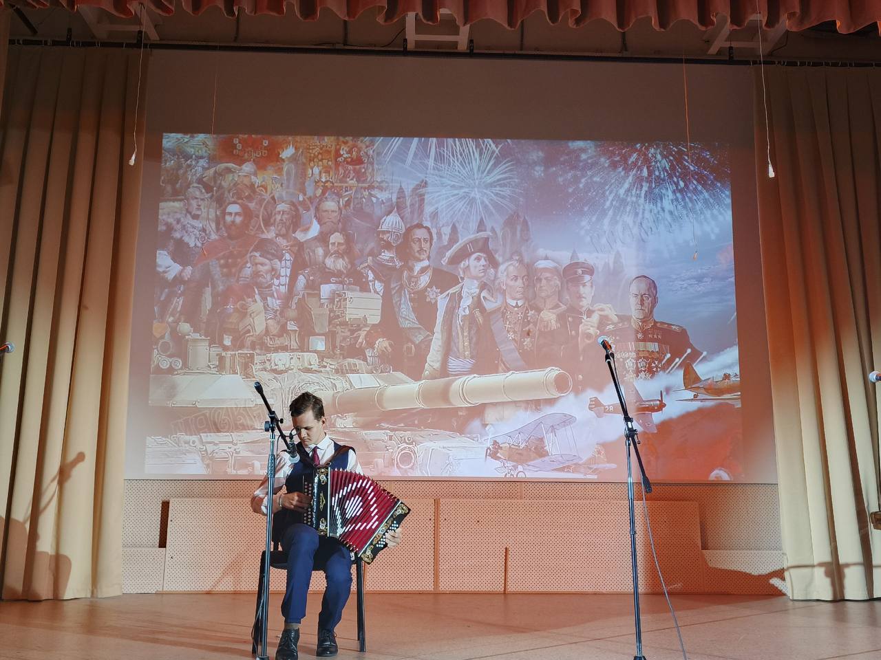 13 ноября в Детской школе №3 им.Г.В.Свиридова состоялся патриотический концерт, собравший школьников общеобразовательных школ Володарского района города Брянска 13 ноября в Детской школе №3 им.Г.В.Свиридова состоялся патриотический концерт, собравший школьников общеобразовательных школ Володарского района города Брянска