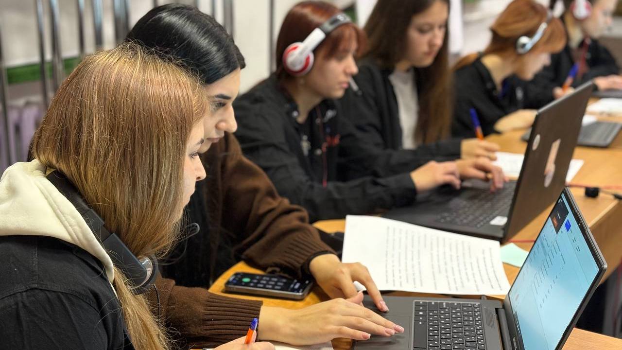 Губернатор Брянской области Александр Богомаз 20 ноября пообщается с жителями региона в формате прямой линии Губернатор Брянской области Александр Богомаз 20 ноября пообщается с жителями региона в формате прямой линии