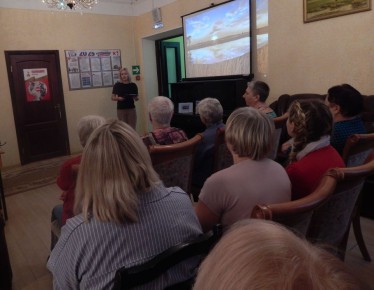 13 ноября в краеведческой библиотеке им. А.Ф. Землянского для ГБУ КЦСОН г.Клинцы и Клинцовского района прошел информационный час «Россия-Великая наша держава»