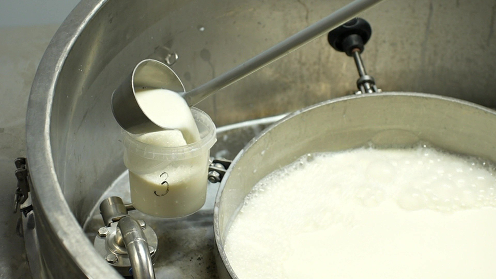 На Брянщине пресекли свыше 300 нарушений в сфере безопасности пищевой продукции