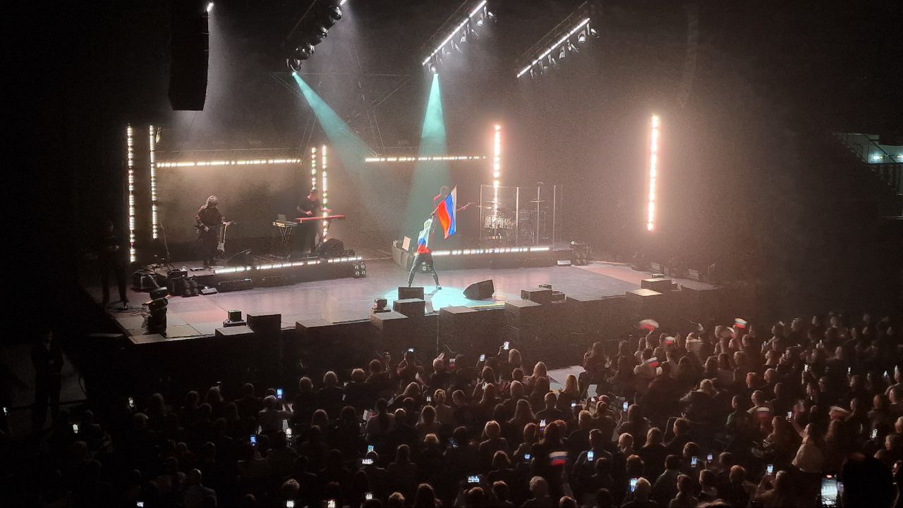 Во власти Shaman'а сегодня был Дворец единоборств! Энергия, позитив, патриотизм заряжали зал, объединяли зрителей Во власти Shaman'а сегодня был Дворец единоборств! Энергия, позитив, патриотизм заряжали зал, объединяли зрителей