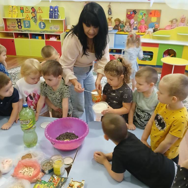 12 ноября в нашей стране отмечается "Синичкин день" – это молодой экологический праздник 12 ноября в нашей стране отмечается "Синичкин день" – это молодой экологический праздник