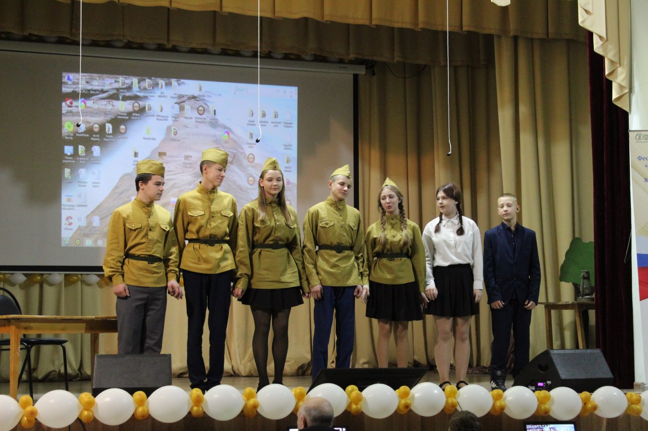 В Выгоничах прошёл отборочный этап проекта «Фестиваль школьных театров «Классика в классы», посвящённого 80-летию Великой Победы В Выгоничах прошёл отборочный этап проекта «Фестиваль школьных театров «Классика в классы», посвящённого 80-летию Великой Победы