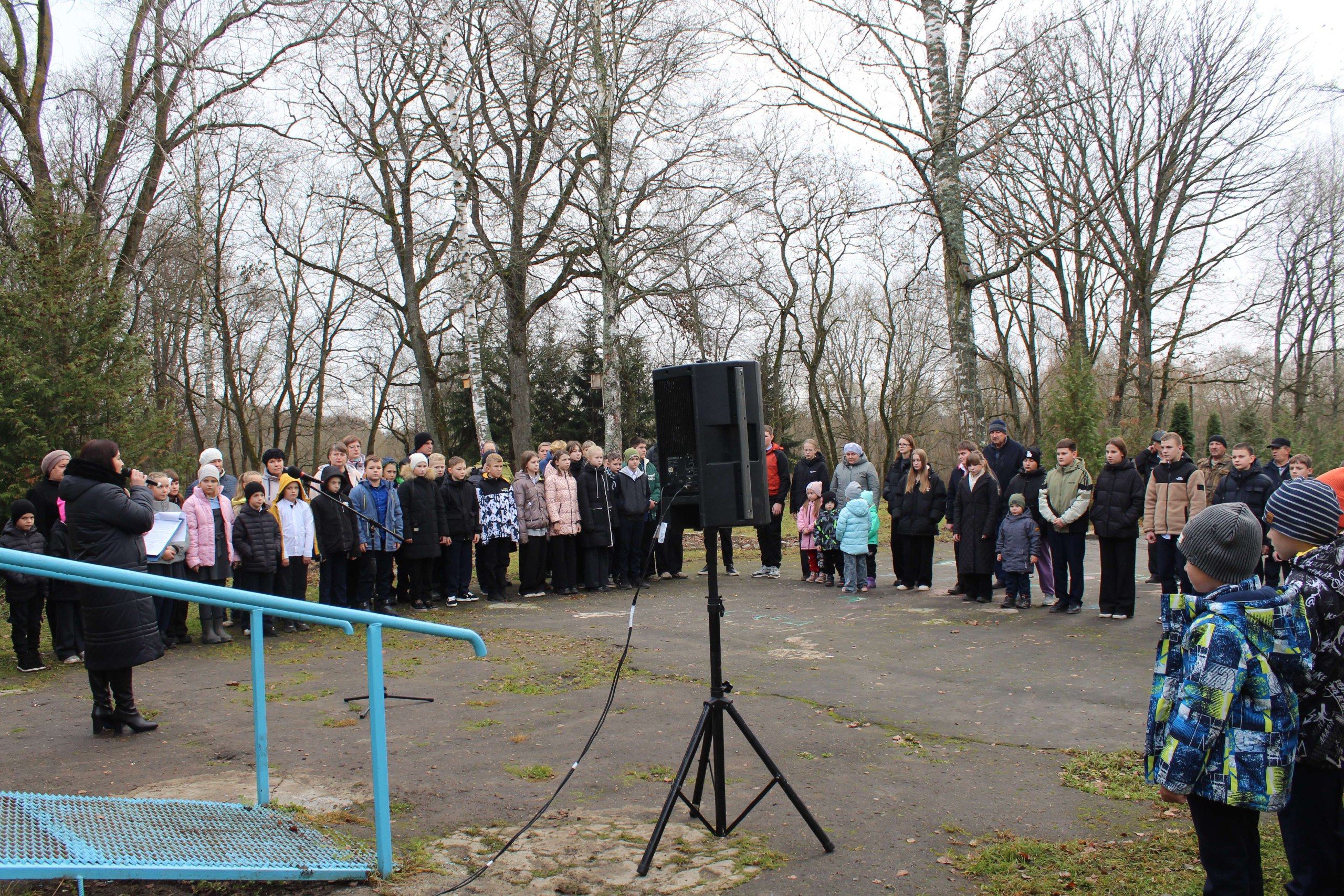 В с. Новая Романовка Мглинского района состоялся митинг, посвящённый открытию мемориальной доски выпускнику школы Дмитрию Зубрицкому, погибшему в ходе специальной военной операции на Украине В с. Новая Романовка Мглинского района состоялся митинг, посвящённый открытию мемориальной доски выпускнику школы Дмитрию Зубрицкому, погибшему в ходе специальной военной операции на Украине