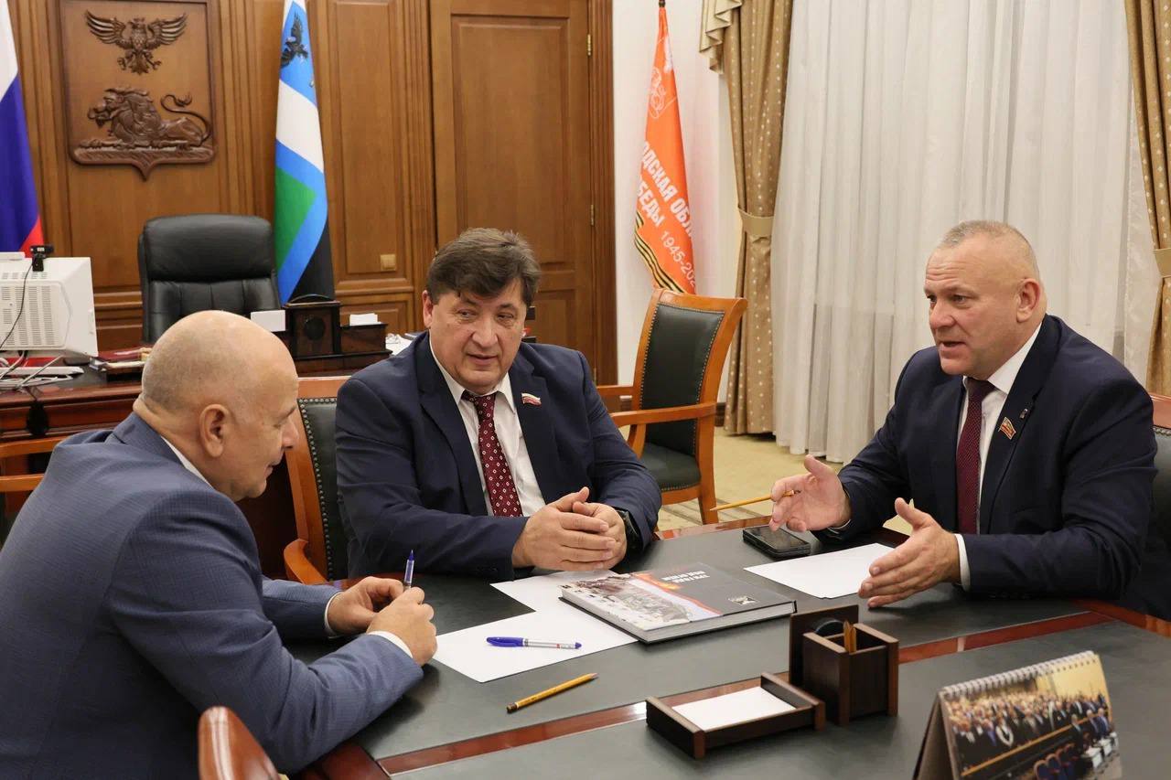 Вместе к решению общих задач! Председатель Брянской областной Думы Валентин Суббот с рабочим визитом посетил Белгородскую область Вместе к решению общих задач! Председатель Брянской областной Думы Валентин Суббот с рабочим визитом посетил Белгородскую область
