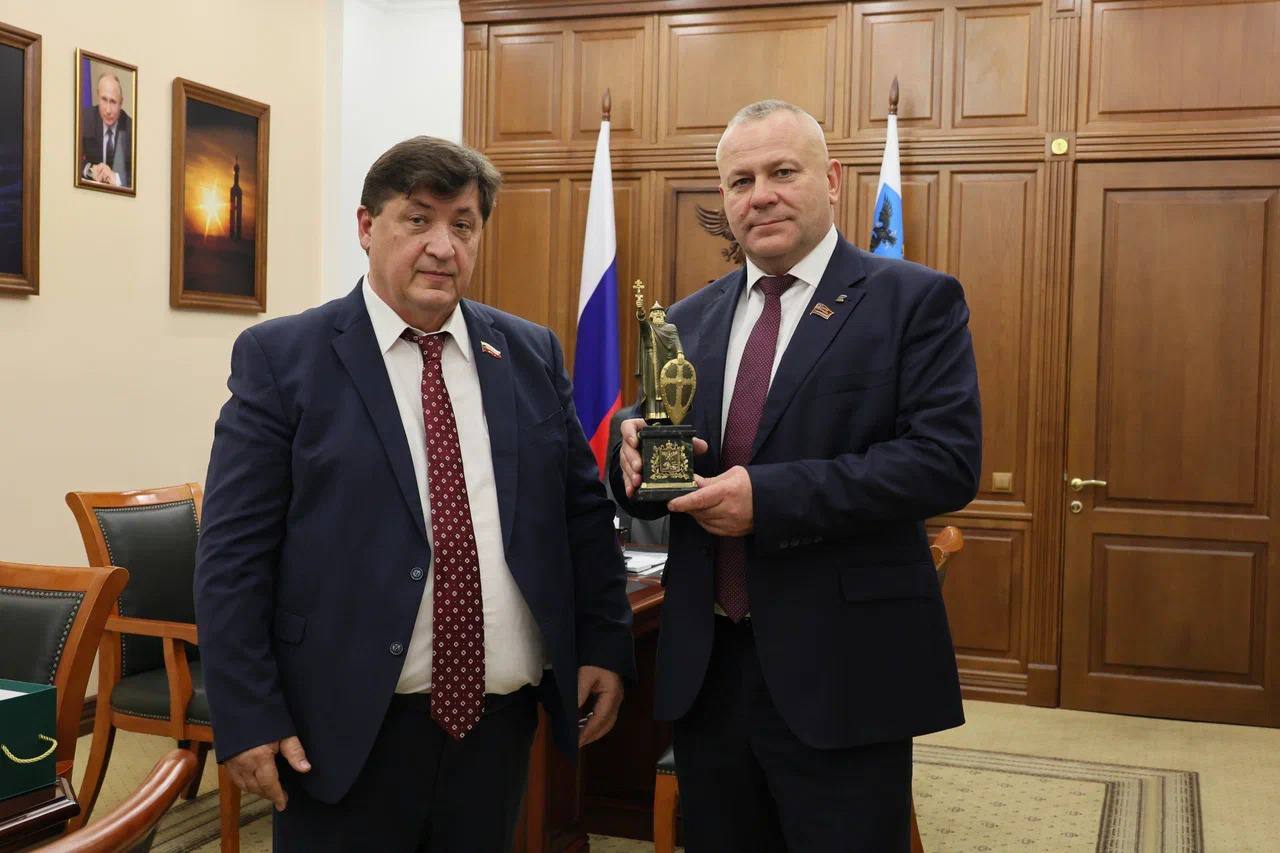 Вместе к решению общих задач! Председатель Брянской областной Думы Валентин Суббот с рабочим визитом посетил Белгородскую область Вместе к решению общих задач! Председатель Брянской областной Думы Валентин Суббот с рабочим визитом посетил Белгородскую область