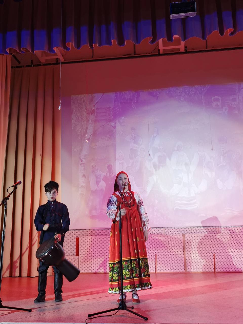 13 ноября в Детской школе №3 им.Г.В.Свиридова состоялся патриотический концерт, собравший школьников общеобразовательных школ Володарского района города Брянска 13 ноября в Детской школе №3 им.Г.В.Свиридова состоялся патриотический концерт, собравший школьников общеобразовательных школ Володарского района города Брянска