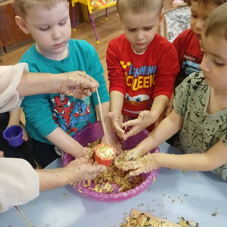 12 ноября в нашей стране отмечается "Синичкин день" – это молодой экологический праздник 12 ноября в нашей стране отмечается "Синичкин день" – это молодой экологический праздник