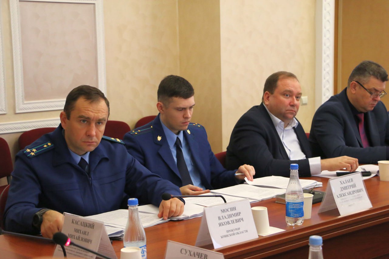 Комитет областной Думы по ЖКХ, дорожному строительству, транспорту и ТЭК на своем заседании обсудил проект областного бюджета на 2026-2028 годы, профильные программы и прогноз социально-экономического развития региона на... Комитет областной Думы по ЖКХ, дорожному строительству, транспорту и ТЭК на своем заседании обсудил проект областного бюджета на 2026-2028 годы, профильные программы и прогноз социально-экономического развития региона на...