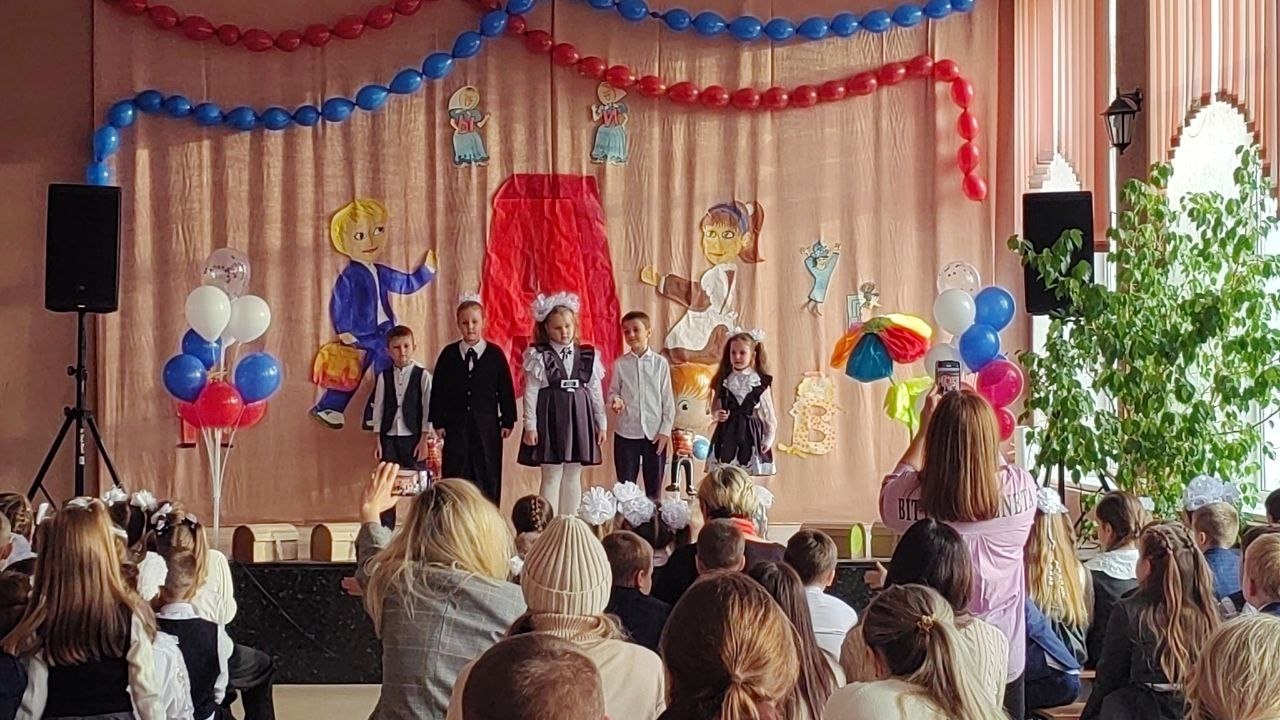 Сегодня в стенах МБОУ-СОШ №3 состоялся настоящий детский праздник для учащихся первого класса!