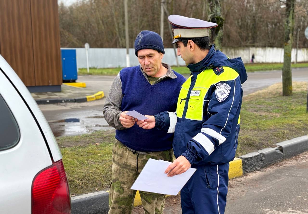Сотрудники Госавтоинспекции МО МВД России «Новозыбковский» провели профилактическую акцию «Смени шины у своей машины!» Сотрудники Госавтоинспекции МО МВД России «Новозыбковский» провели профилактическую акцию «Смени шины у своей машины!»