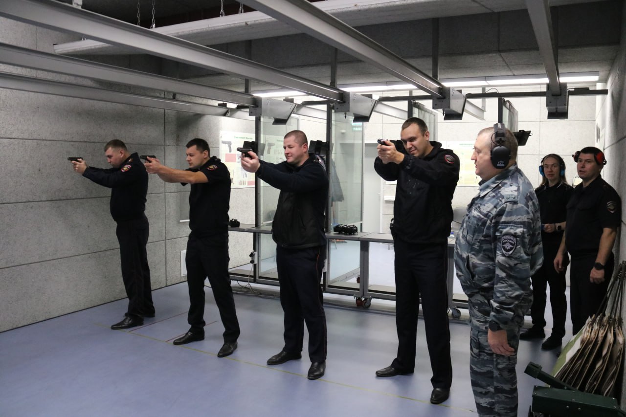 В УМВД России по Брянской области состоялся турнир по стрельбе из пистолета Макарова среди участковых