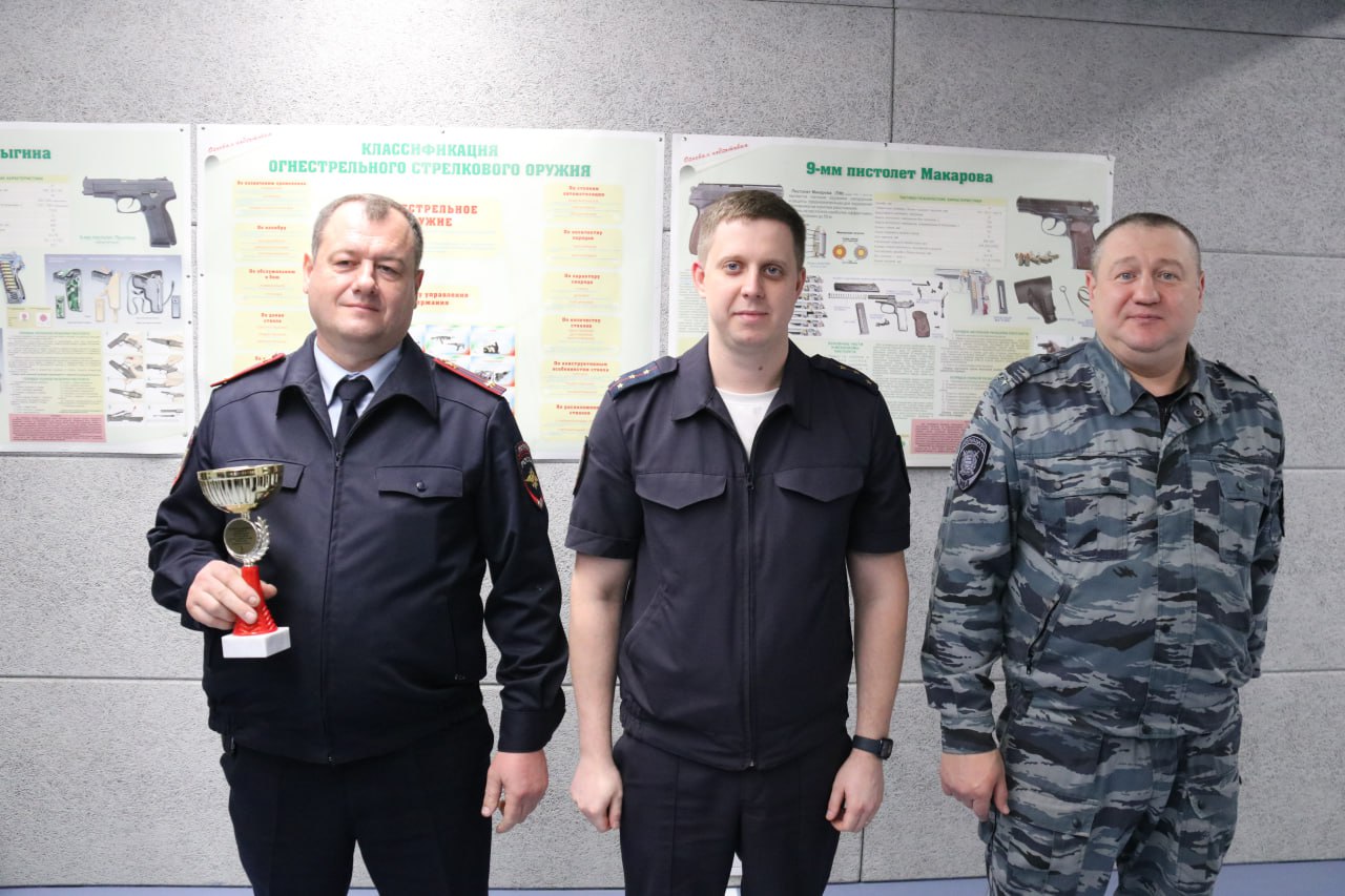 В УМВД России по Брянской области состоялся турнир по стрельбе из пистолета Макарова среди участковых В УМВД России по Брянской области состоялся турнир по стрельбе из пистолета Макарова среди участковых