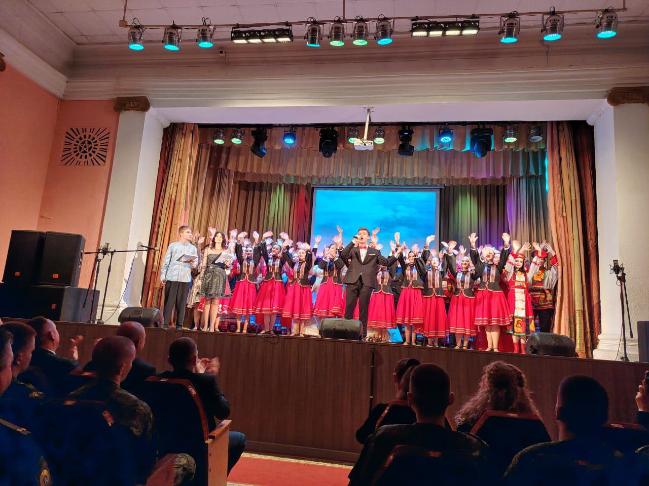 Студенты Брянского областного колледжа искусств получили высокие награды на XXVII открытом фестивале самодеятельного творчества "Живи и пой" Студенты Брянского областного колледжа искусств получили высокие награды на XXVII открытом фестивале самодеятельного творчества "Живи и пой"