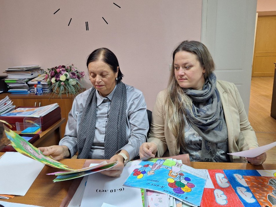 Представитель следственного управления принял участие в работе жюри конкурса детского рисунка, проведенного в преддверии Дня правовой помощи детям Представитель следственного управления принял участие в работе жюри конкурса детского рисунка, проведенного в преддверии Дня правовой помощи детям