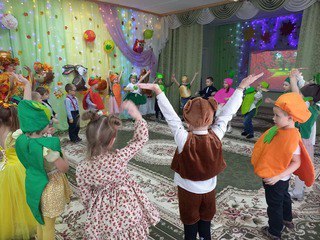 Каждый год, по традиции, в детских садах города проходят осенние праздники Каждый год, по традиции, в детских садах города проходят осенние праздники