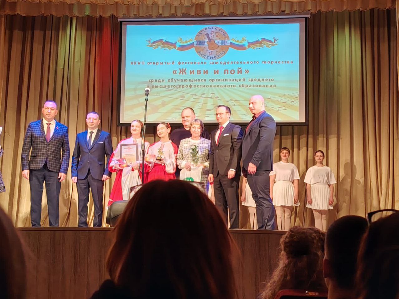 Студенты Брянского областного колледжа искусств получили высокие награды на XXVII открытом фестивале самодеятельного творчества "Живи и пой" Студенты Брянского областного колледжа искусств получили высокие награды на XXVII открытом фестивале самодеятельного творчества "Живи и пой"