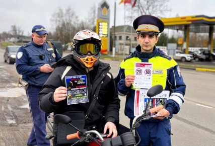 Сотрудники Госавтоинспекции МО МВД России «Новозыбковский» провели профилактическую акцию «Смени шины у своей машины!»