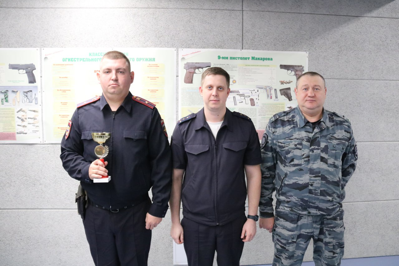 В УМВД России по Брянской области состоялся турнир по стрельбе из пистолета Макарова среди участковых В УМВД России по Брянской области состоялся турнир по стрельбе из пистолета Макарова среди участковых