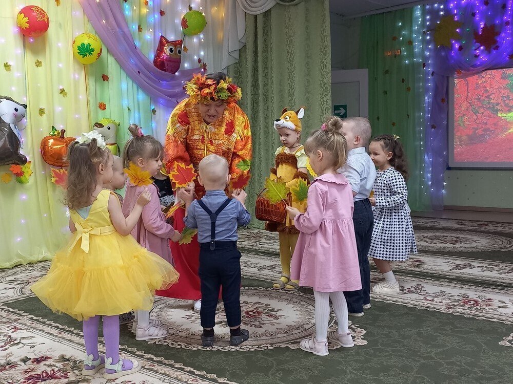 Каждый год, по традиции, в детских садах города проходят осенние праздники Каждый год, по традиции, в детских садах города проходят осенние праздники