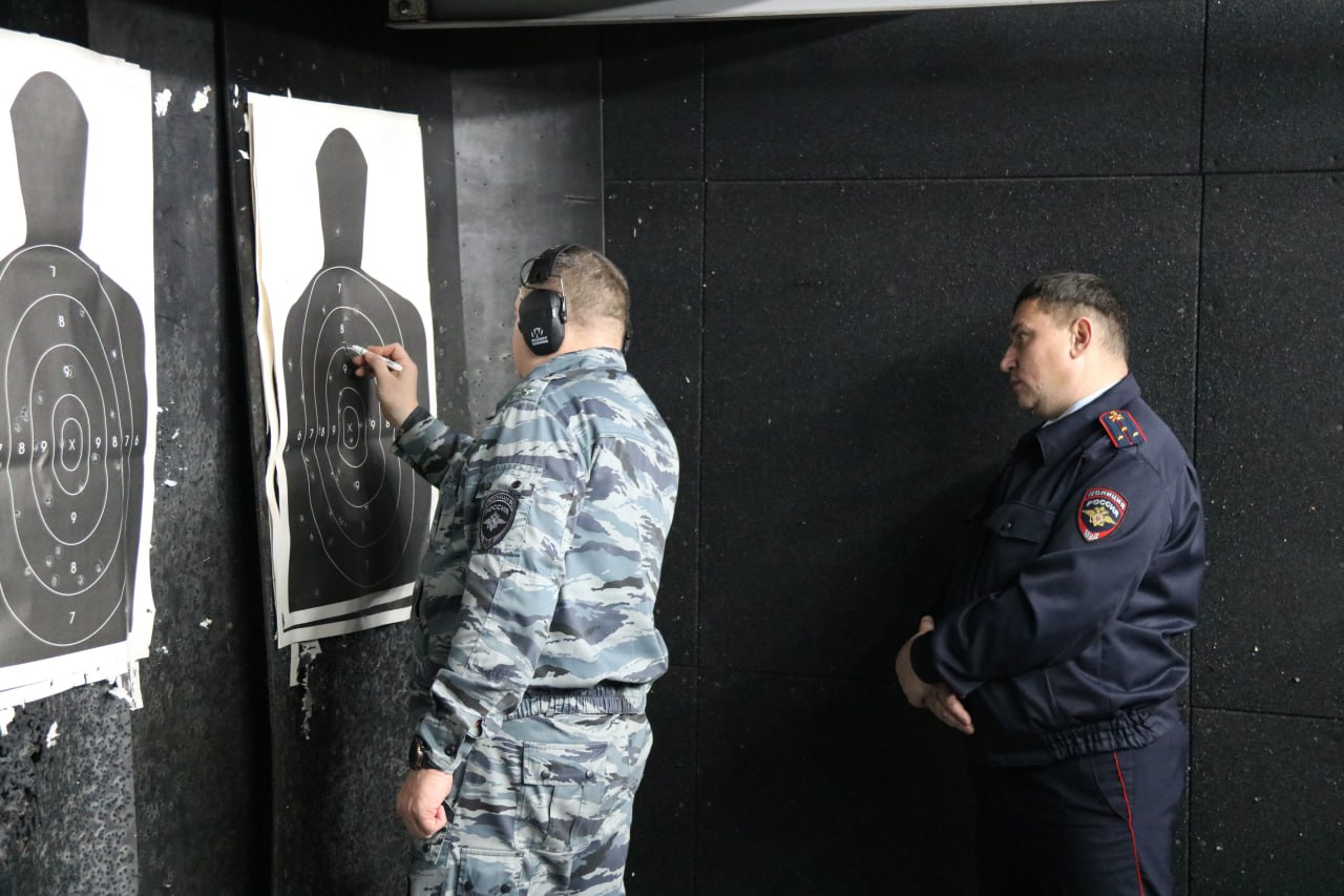 В УМВД России по Брянской области состоялся турнир по стрельбе из пистолета Макарова среди участковых В УМВД России по Брянской области состоялся турнир по стрельбе из пистолета Макарова среди участковых