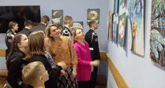 В Музее дятьковского хрусталя прошло открытие выставки «Чердак с картинами»