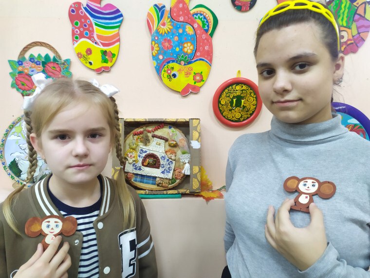 В рамках акции поддержки СВО обучающиеся МБУДО ЦДТ группы «Юный художник» под руководством педагога дополнительного образования Т.А.Боровиковой, написали письма – пожелания и нарисовали подарок – оберег «Чебурашку», который... В рамках акции поддержки СВО обучающиеся МБУДО ЦДТ группы «Юный художник» под руководством педагога дополнительного образования Т.А.Боровиковой, написали письма – пожелания и нарисовали подарок – оберег «Чебурашку», который...