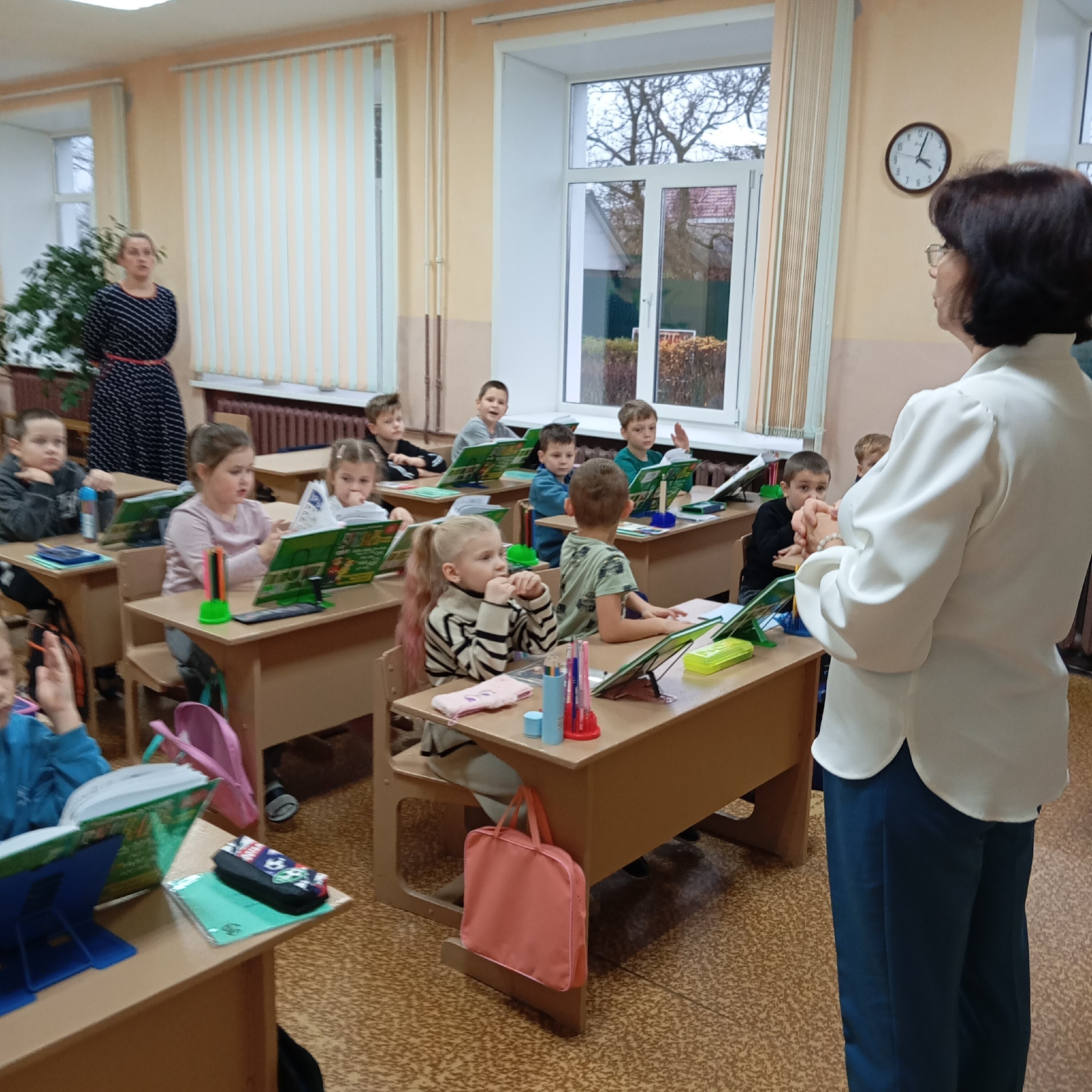 13.11.2025 года обучающиеся 3-4 классов МБОУ -Прогимназия№1 посетили детскую библиотеку, где была предложена уникальная возможность виртуально послушать знаменитую сказку Редьярда Киплинга «Кошка, которая гуляет сама по... 13.11.2025 года обучающиеся 3-4 классов МБОУ -Прогимназия№1 посетили детскую библиотеку, где была предложена уникальная возможность виртуально послушать знаменитую сказку Редьярда Киплинга «Кошка, которая гуляет сама по...