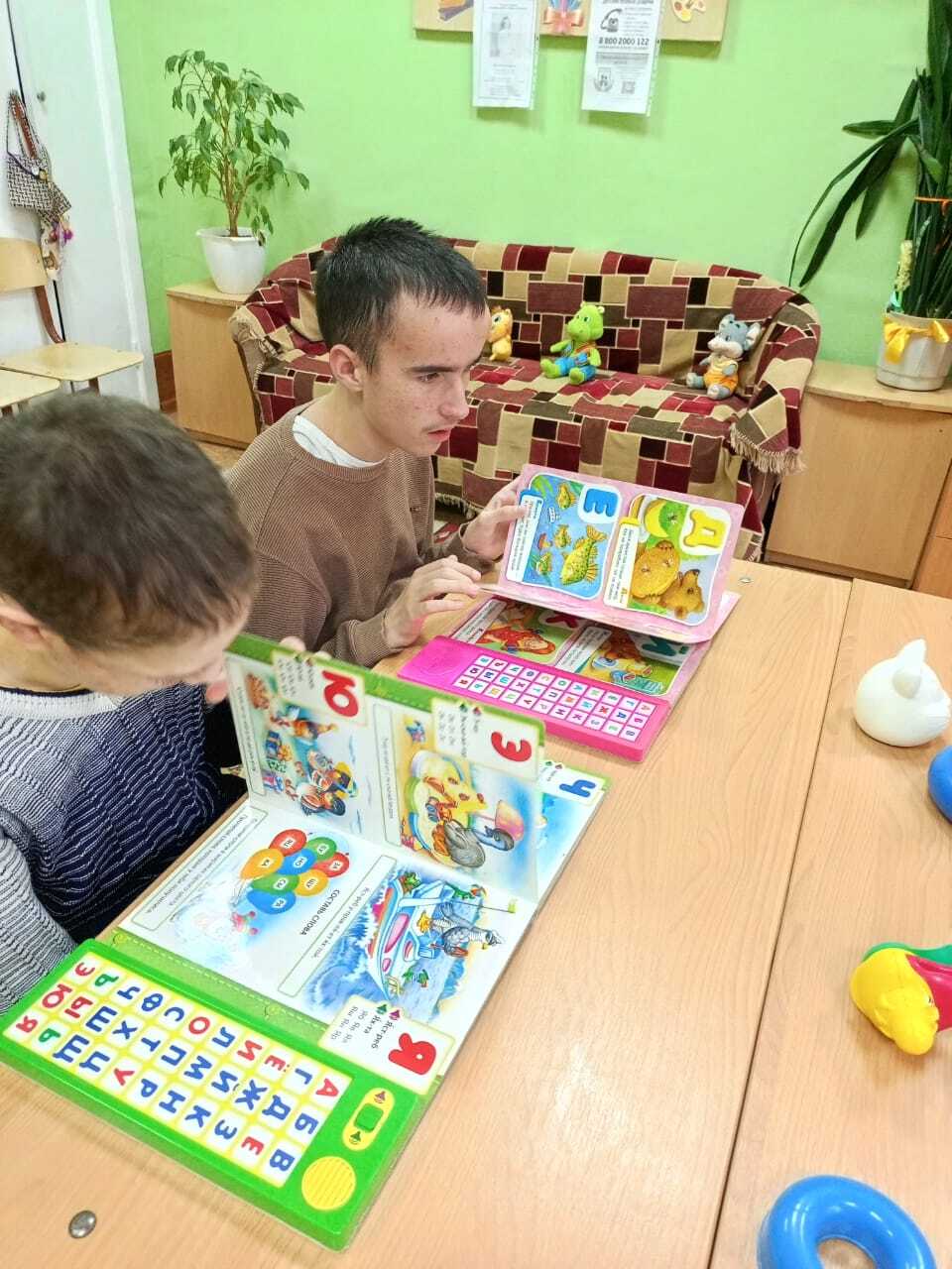 Ура, у нас каникулы!. Играть мы любим очень Ура, у нас каникулы!. Играть мы любим очень