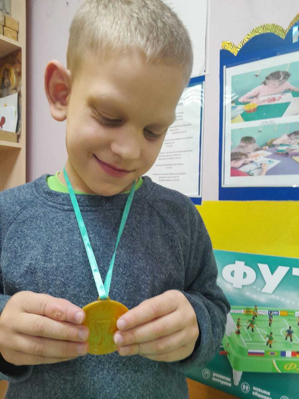 Ура, у нас каникулы!. Играть мы любим очень Ура, у нас каникулы!. Играть мы любим очень