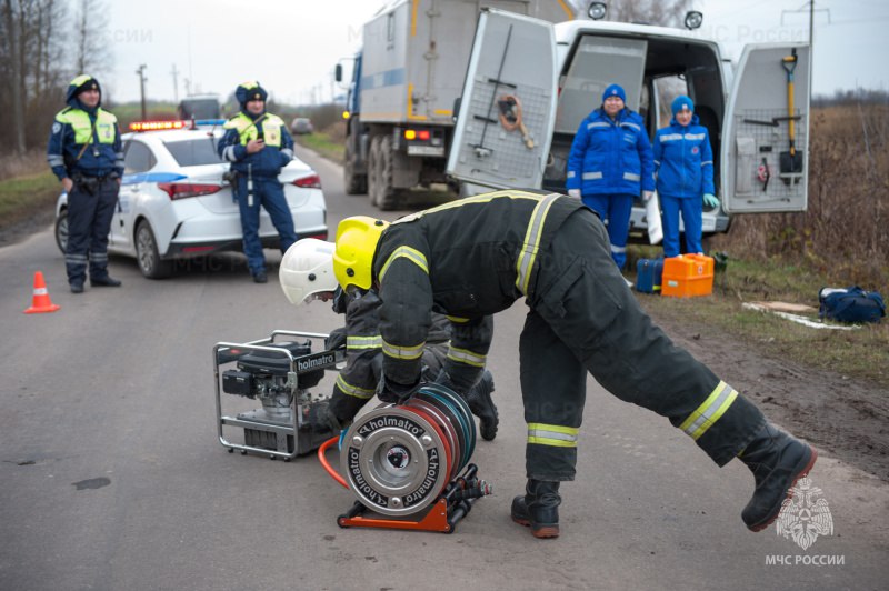 Состоялось тактико-специальное учение по ликвидации последствий ДТП Состоялось тактико-специальное учение по ликвидации последствий ДТП