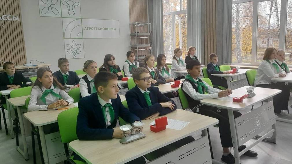 В Краснооктябрьской школе Стародубского района 1 сентября текущего года состоялось открытие первого в районе агрокласса