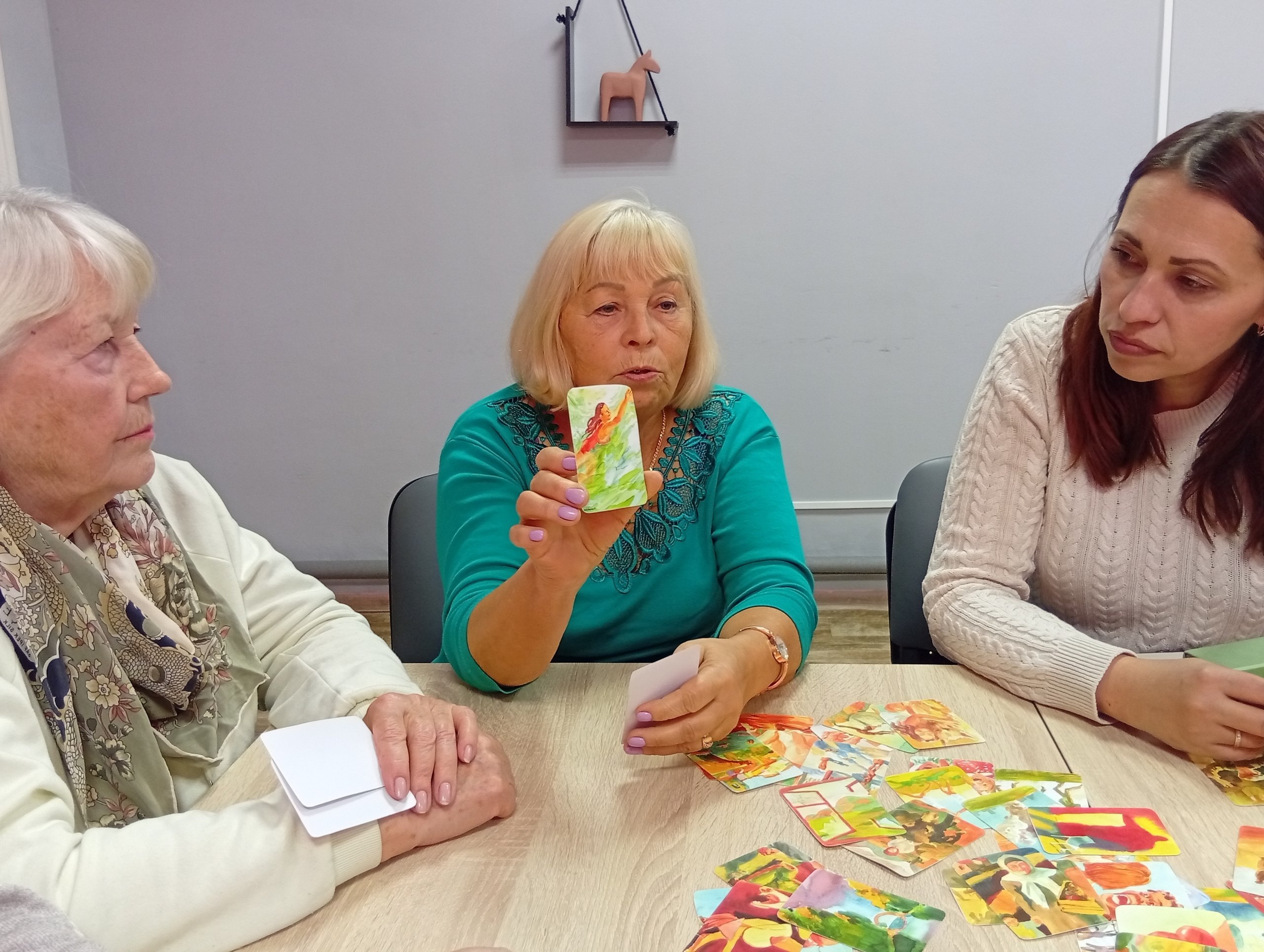 В рамках Всемирного дня осведомленности о стрессе, психолог комплексного центра Навлинского района Евгения Владимировна Нижних провела для участников клуба «Активное долголетие» информационно-практическое занятие В рамках Всемирного дня осведомленности о стрессе, психолог комплексного центра Навлинского района Евгения Владимировна Нижних провела для участников клуба «Активное долголетие» информационно-практическое занятие