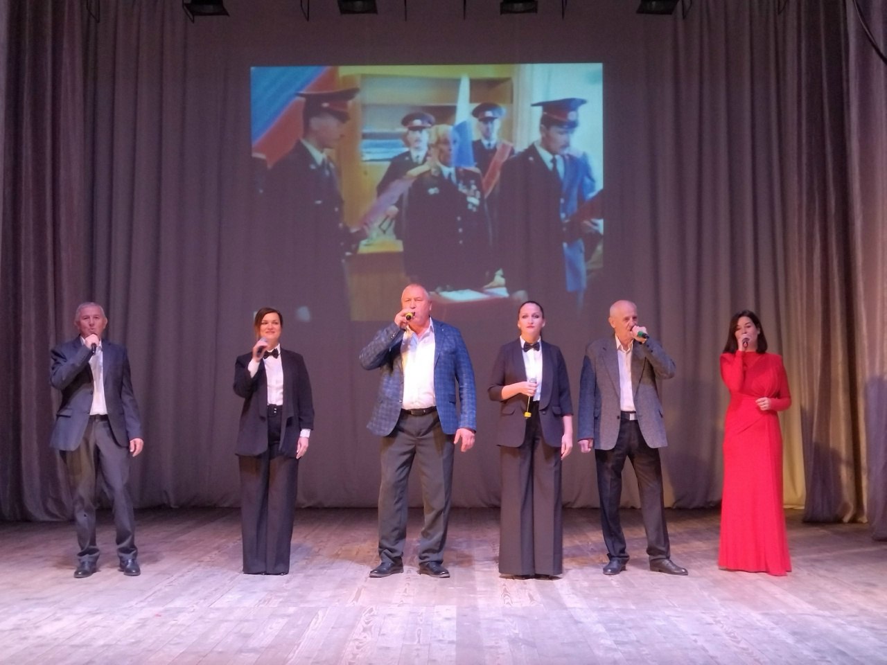 Ежегодно, 10 ноября, в нашей стране отмечается профессиональный праздник, посвященный сотрудникам органов внутренних дел Российской Федерации Ежегодно, 10 ноября, в нашей стране отмечается профессиональный праздник, посвященный сотрудникам органов внутренних дел Российской Федерации