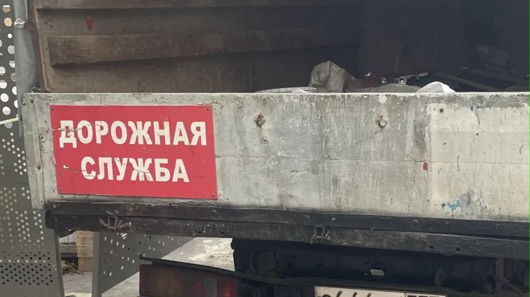 Ночной рейд коммунальщиков: в Брянске началась борьба с гололёдом