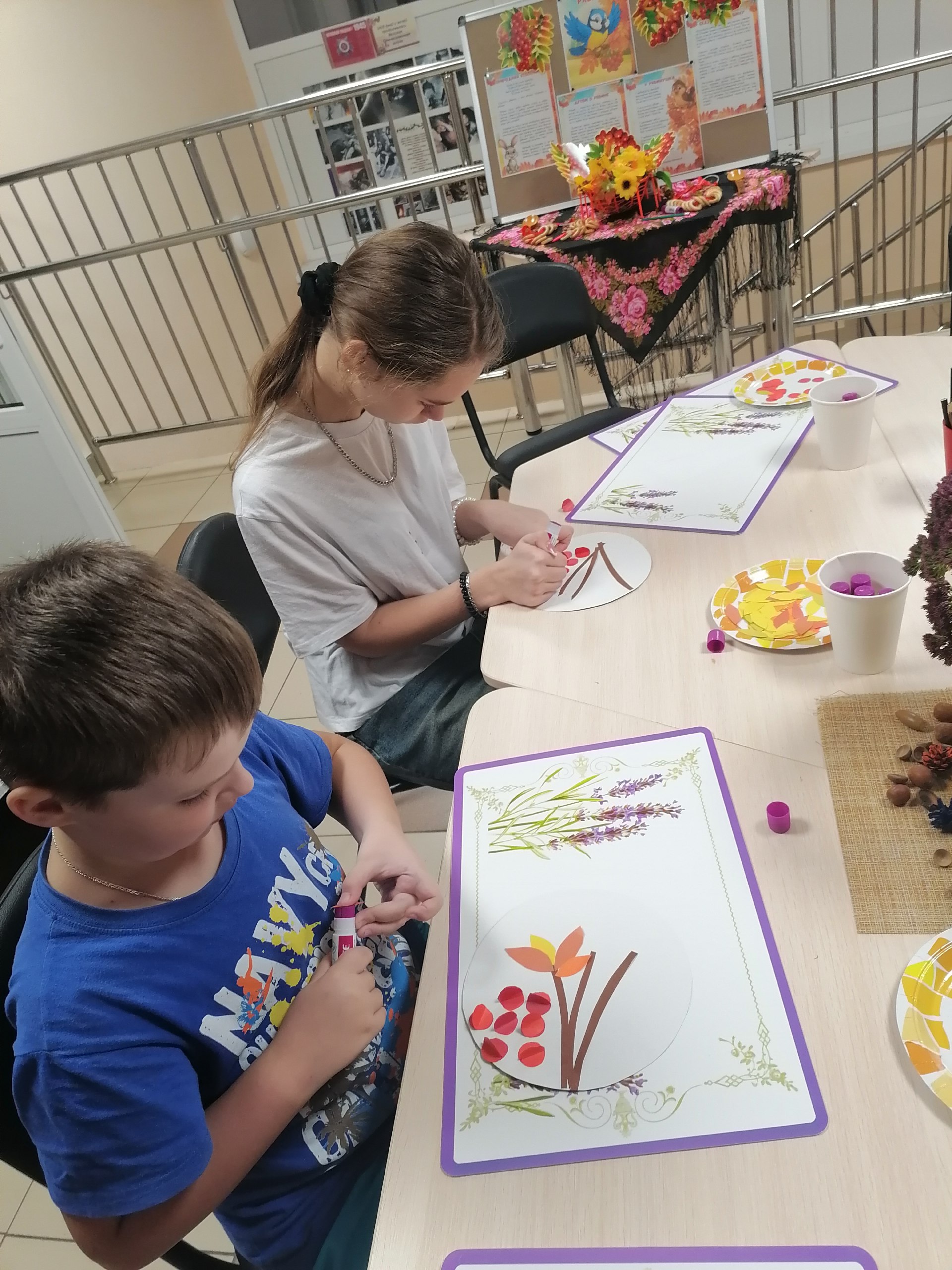 Олицетворением солнца в доме издавна считались ягоды рябины Олицетворением солнца в доме издавна считались ягоды рябины