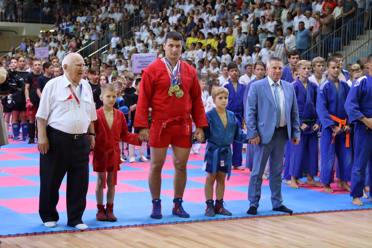 Александр Богомаз: Поздравляю спортсменов и тренеров с Всероссийским днем самбо!