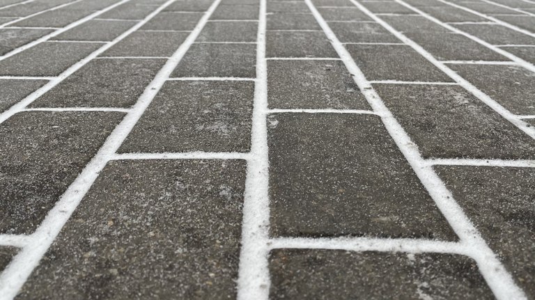 Опасная гололедица установилась в Брянске после резкого похолодания